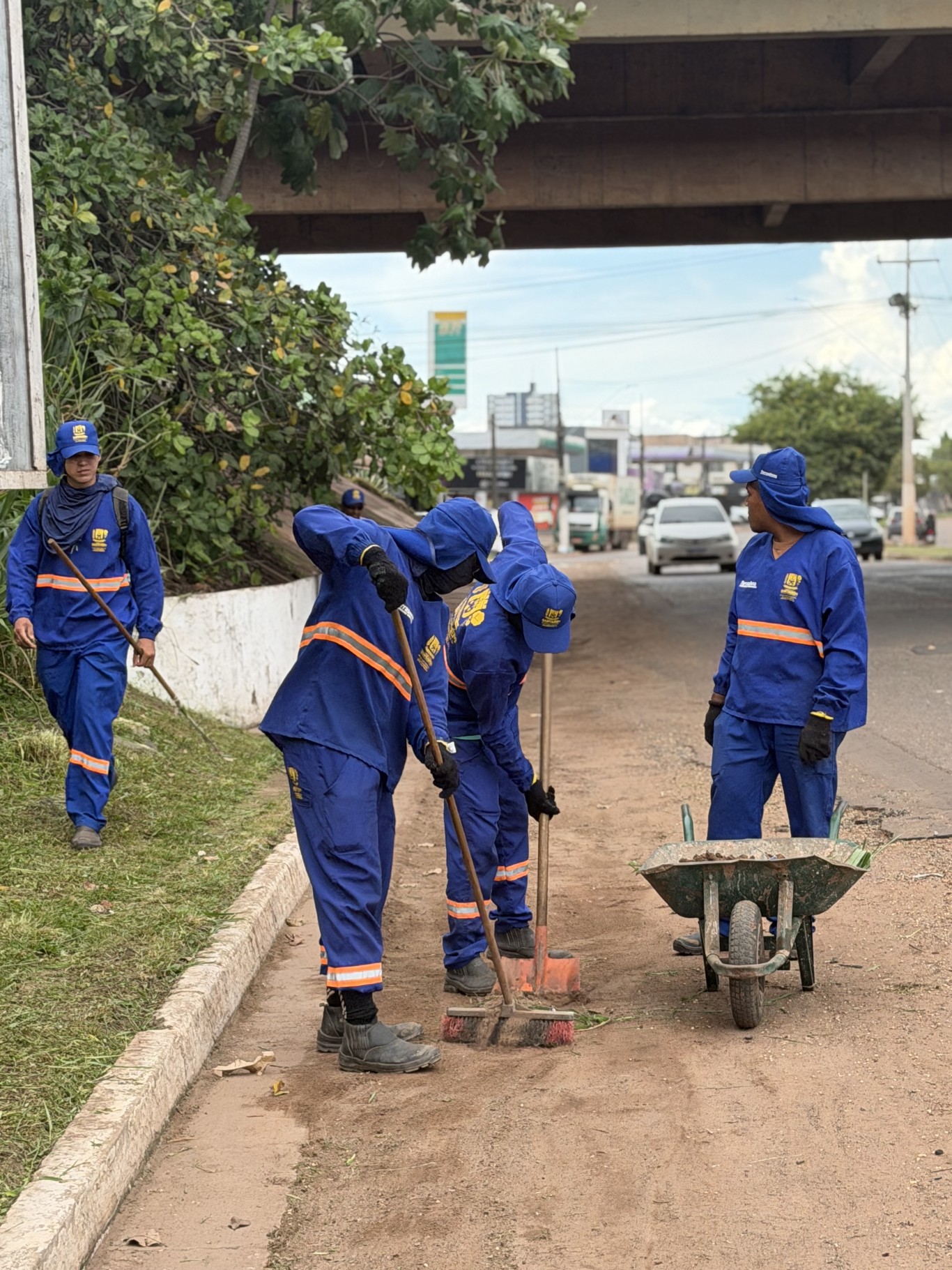 Imagem de Prefeitura intensifica serviços de limpeza urbana e manutenção viária em Santarém