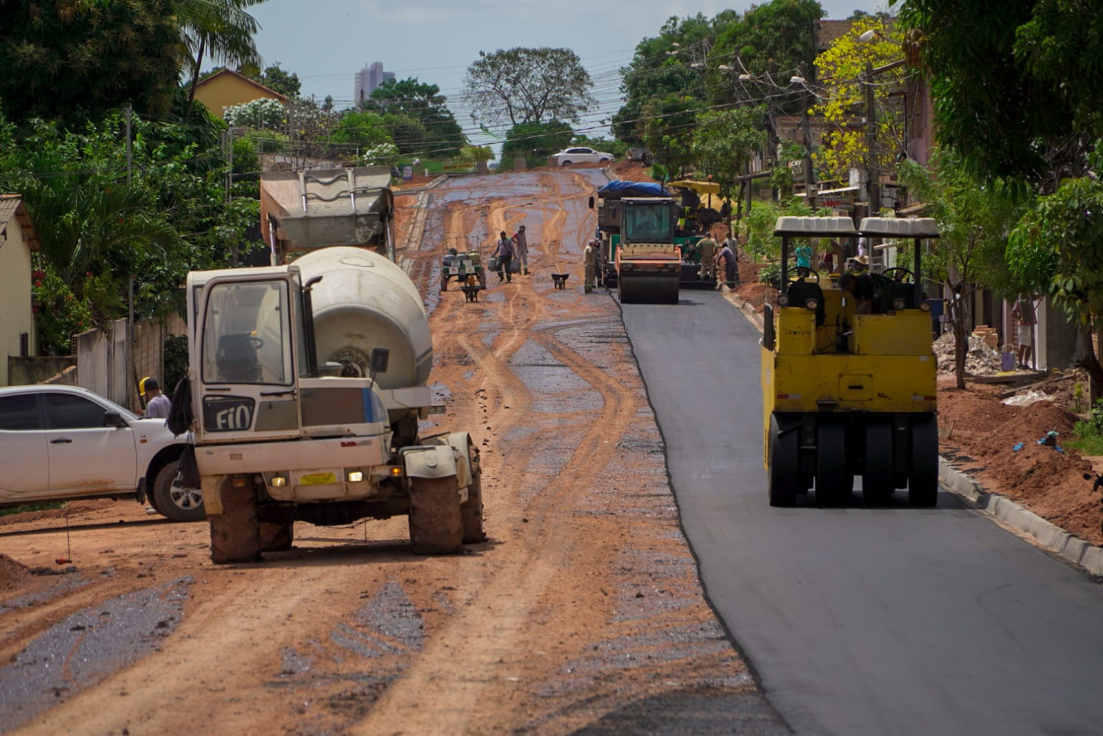 Prefeitura asfalta mais uma rua na grande área do Maracanã e beneficia centenas de famílias