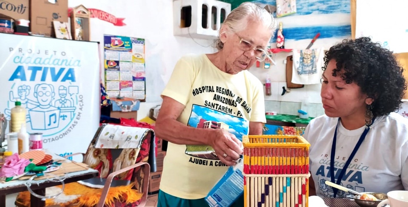 ‘Projeto Cidadania Ativa: idosos protagonistas em ação’ destaca trabalho reciclável de artista plástica de 75 anos