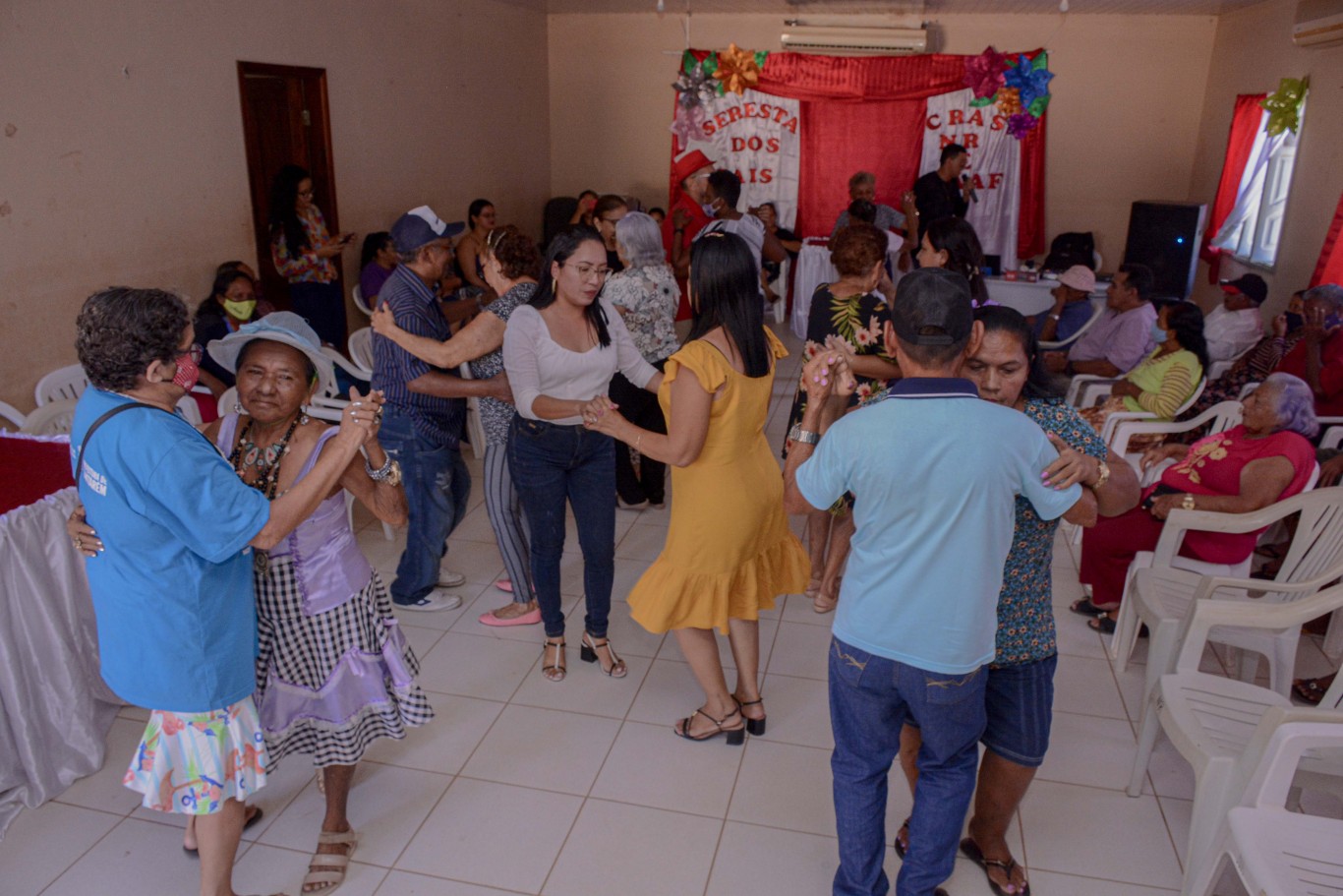 Integração entre idosos do Cras Nova República e CAAF celebra o Dia dos Pais