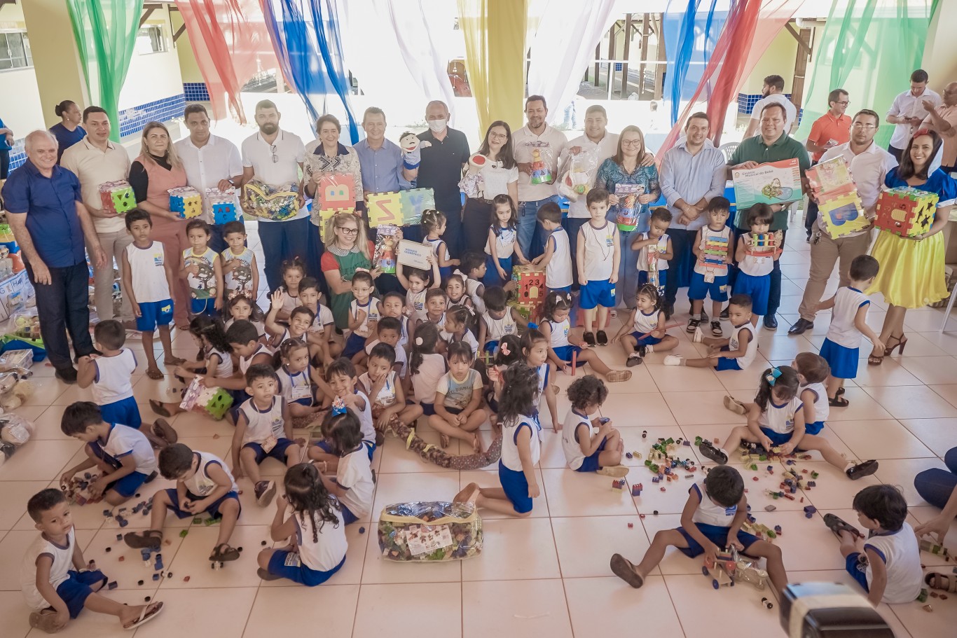 Prefeitura celebra o Dia da Educação Infantil com a entrega de mais de 7 mil brinquedos pedagógicos