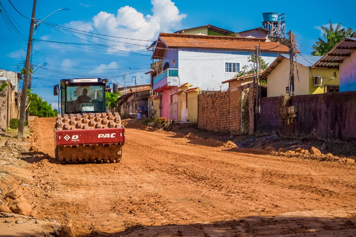 Prefeitura inicia serviço para pavimentação da Rua Planalto, no Livramento