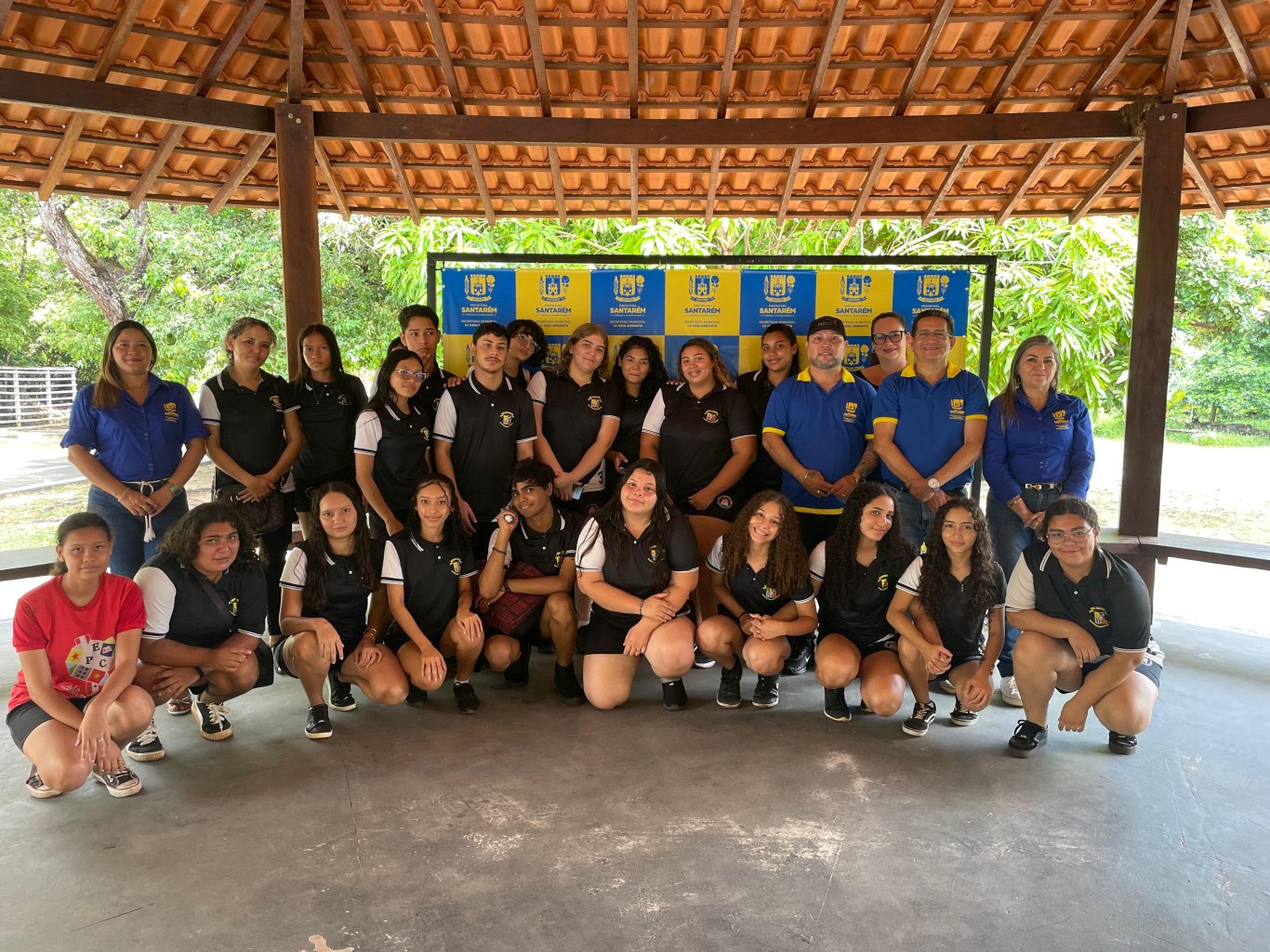 Imagem de Estudantes recebem certificados após oficina educativa no Parque da Cidade