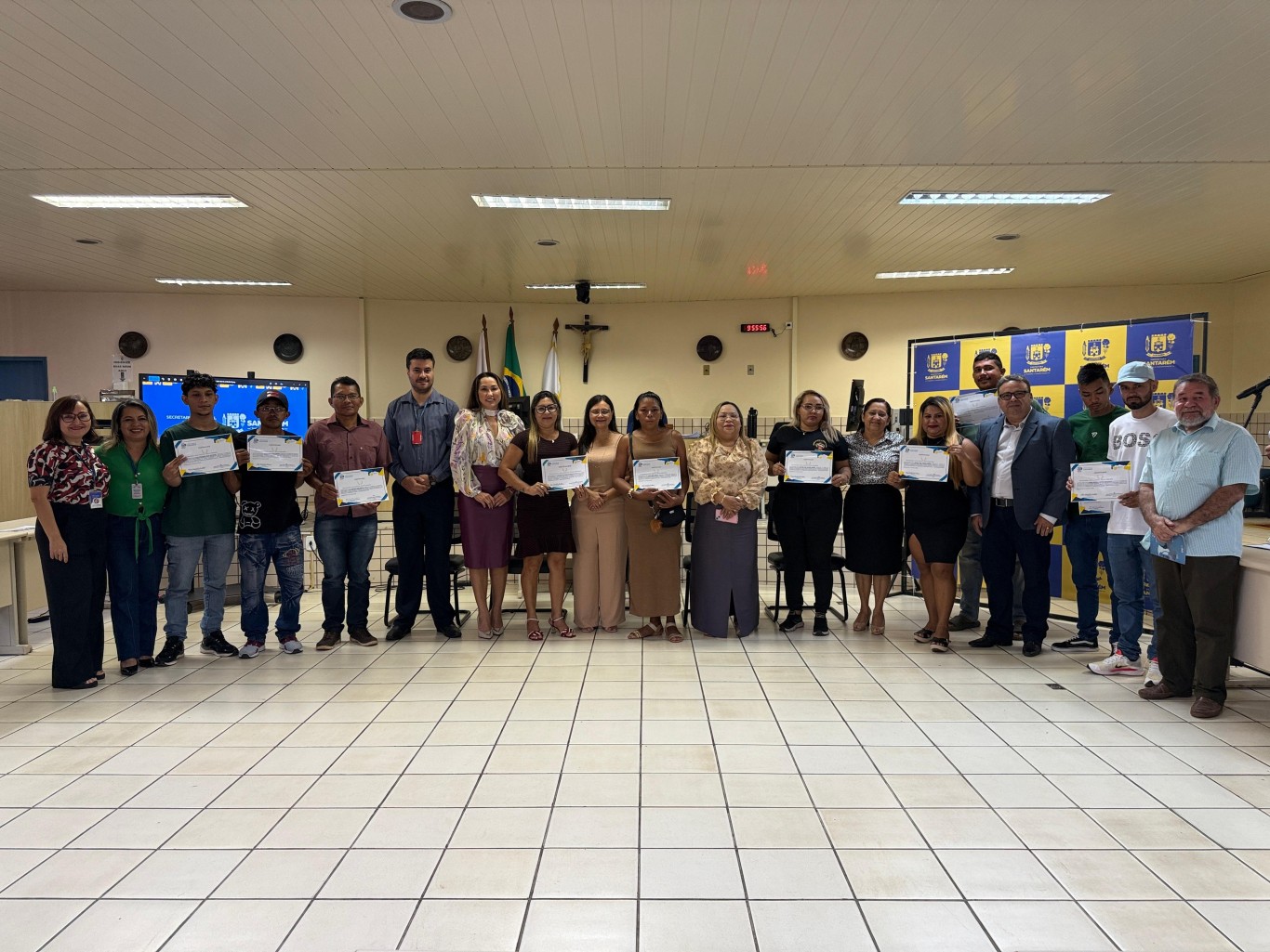 Prefeitura certifica 23 egressos do sistema prisional e familiares em cursos profissionalizantes