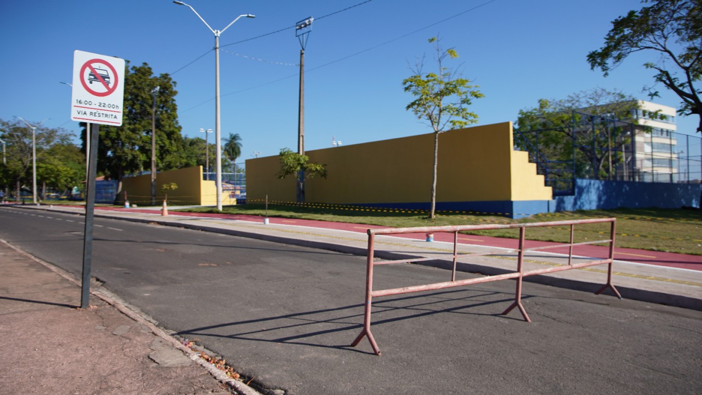 SMT reforça proibição de veículos na Rua do Parque da Cidade das 16h às 22h para garantir segurança de pedestres