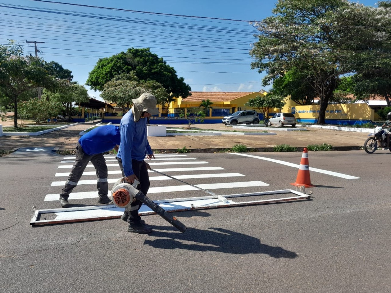 Prefeitura intensifica ações de segurança viária em Santarém com implantação de redutores e revitalização de faixa de pedestres