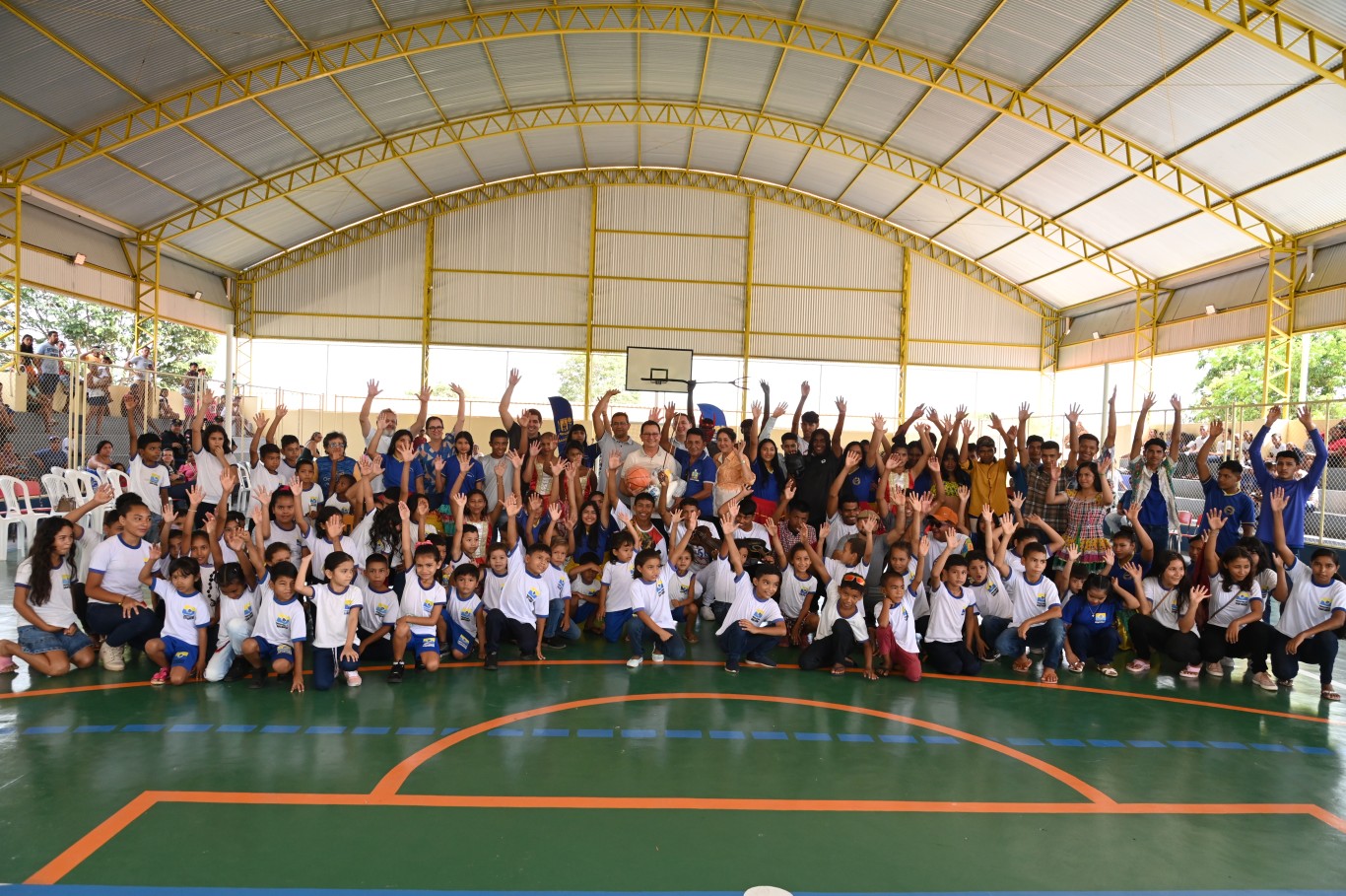Comunidade Santana do Ituqui festeja 13ª quadra poliesportiva entregue pela prefeitura de Santarém