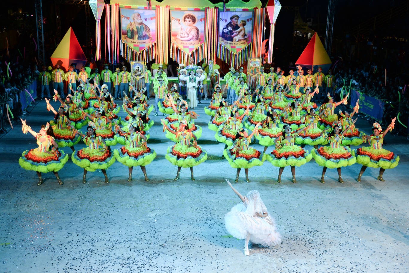 Imagem de Quadrilhas estilizadas encerram com brilho o 49º Festival Folclórico de Santarém