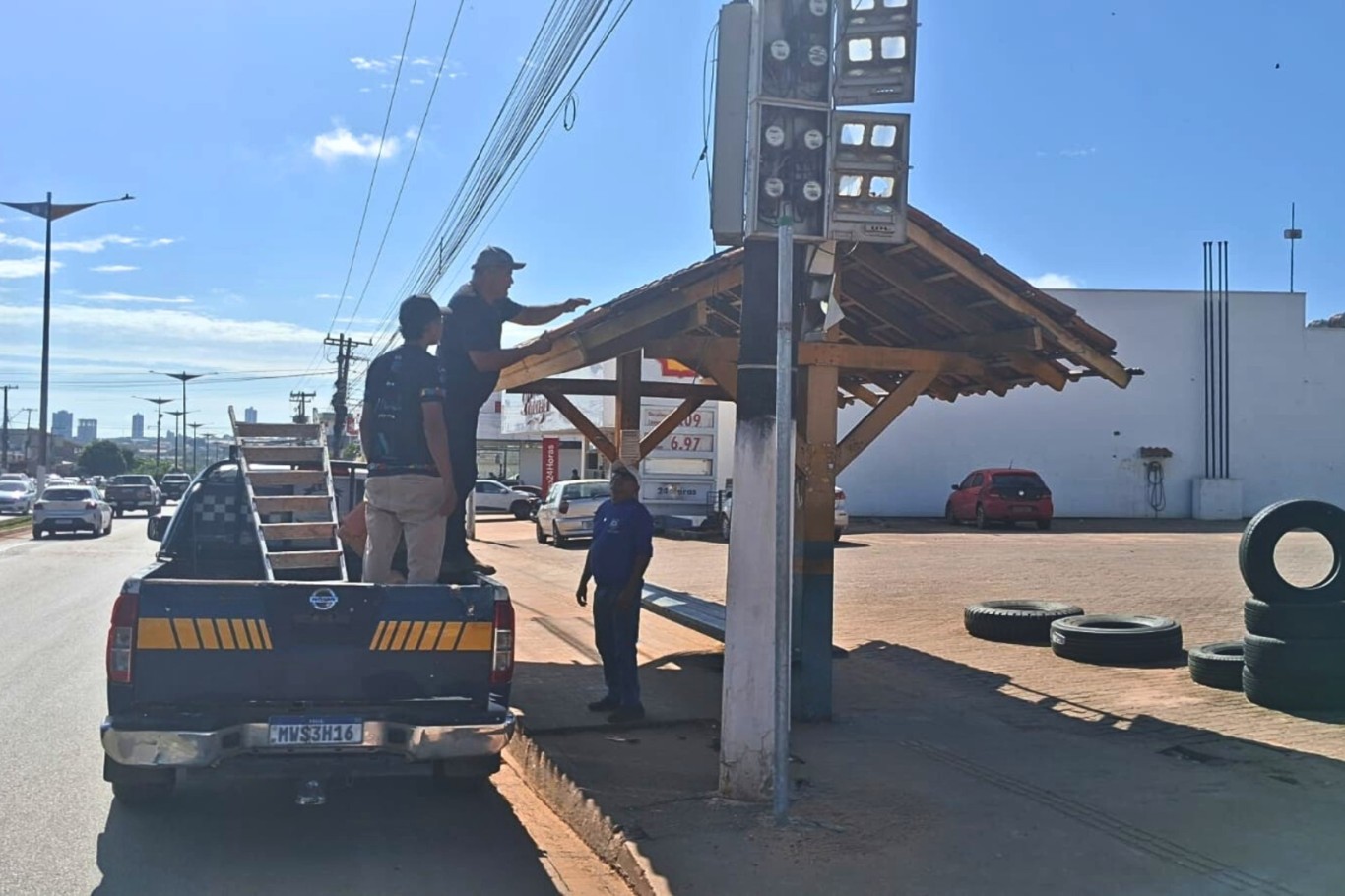 SMT realiza manutenção de abrigos de passageiros na Fernando Guilhon e no Centro de Santarém