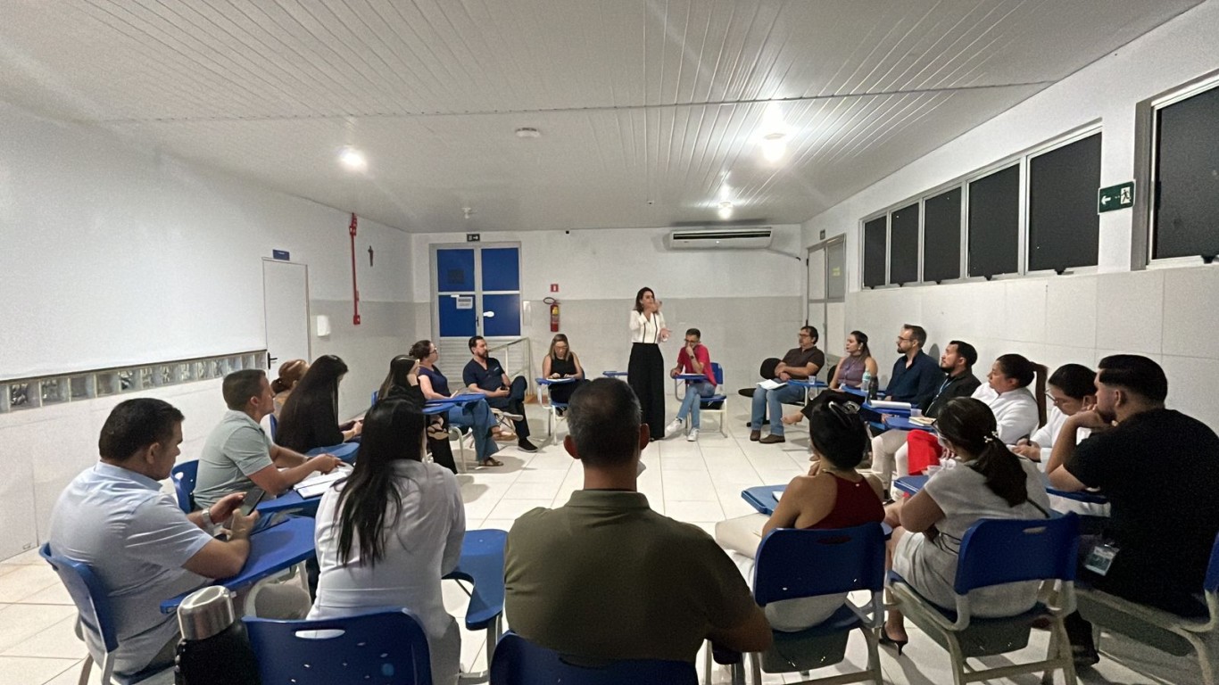 HMS e Vara da Infância e Juventude realizam reunião para fortalecer fluxo de entrega protegida para adoção