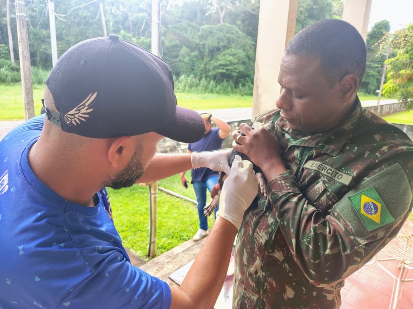 Imagem de Prefeitura promove ação de prevenção às zoonoses no 8º BEC com vacinação, testagem e orientações