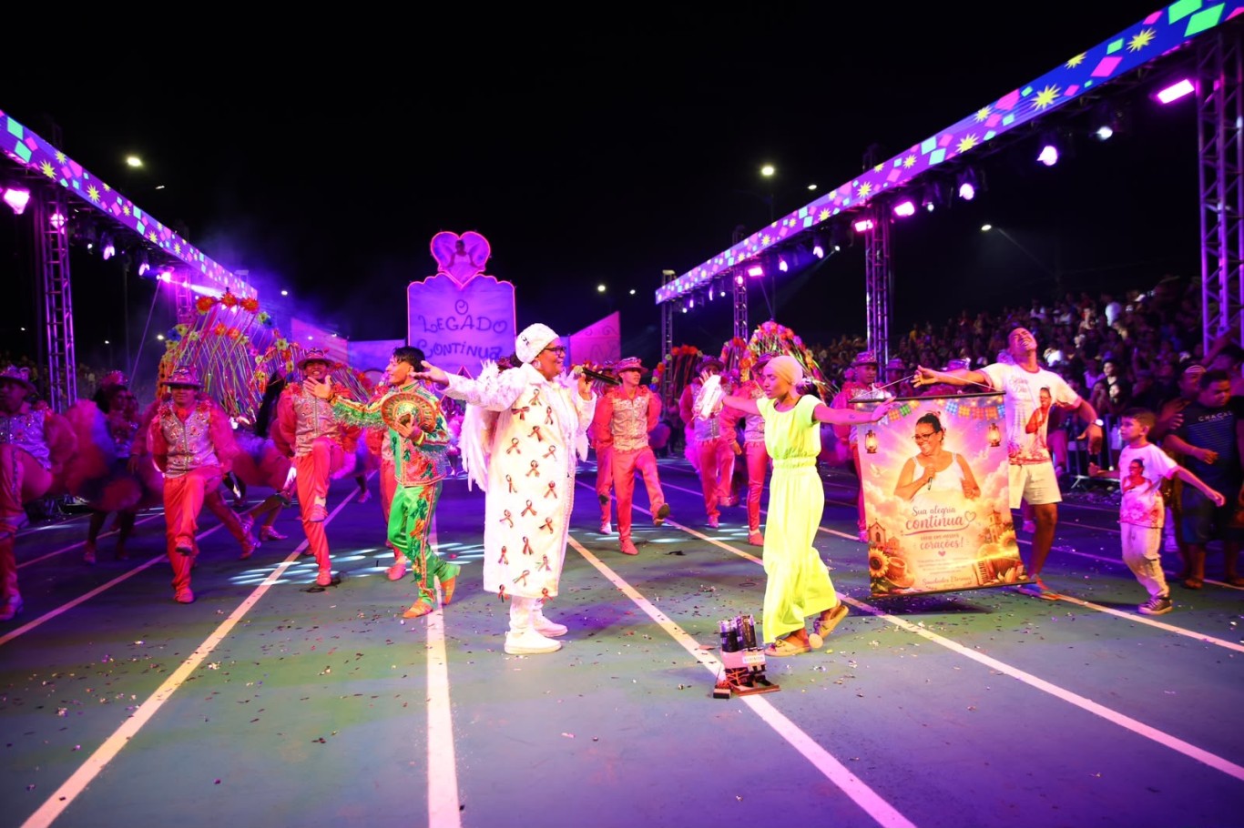 Imagem de Quadrilhas humorísticas encerram 50º Festival Folclórico de Santarém com criatividade e homenagens