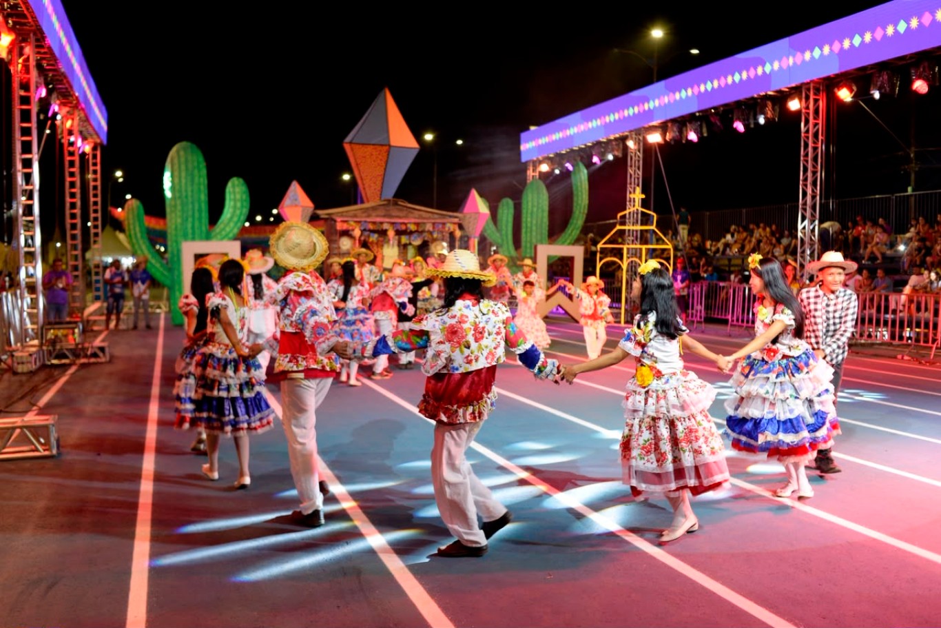 Imagem de Quadrilhas tradicionais estreiam 50º Festival Folclórico de Santarém com foco na identidade amazônica e na cultura popular