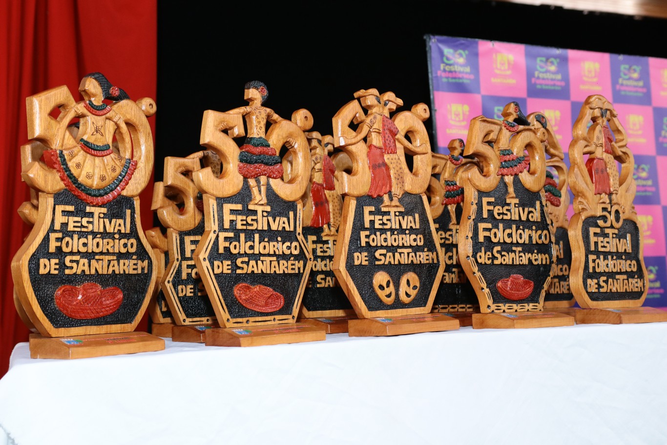 Entrega de troféus a grupos campeões marca o encerramento do 50º Festival Folclórico de Santarém
