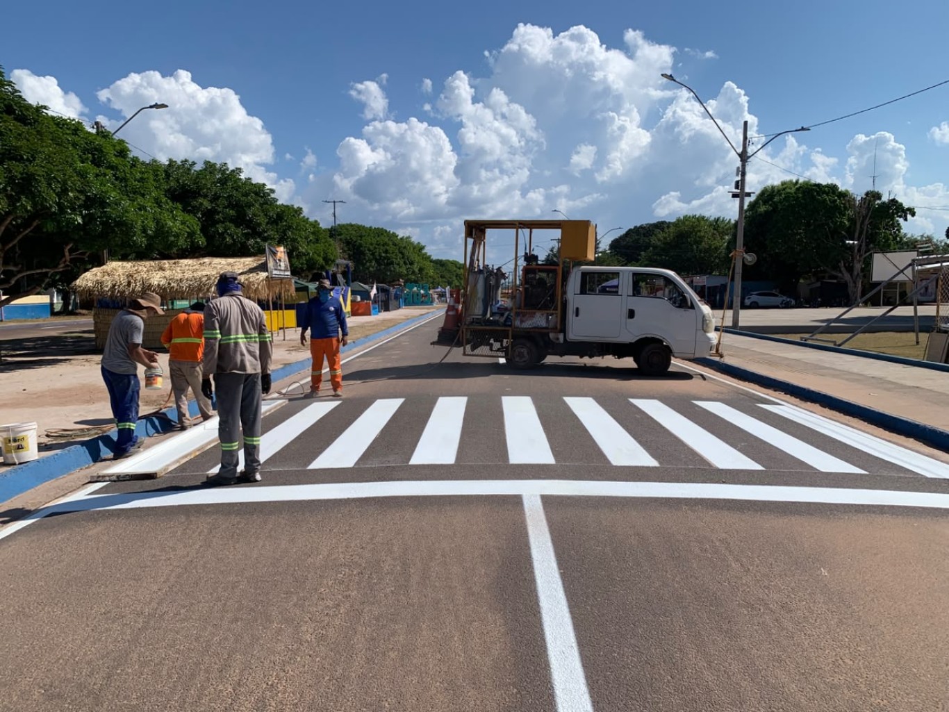 Imagem de Prefeitura revitaliza sinalização horizontal e reforça segurança viária no distrito de Curuai