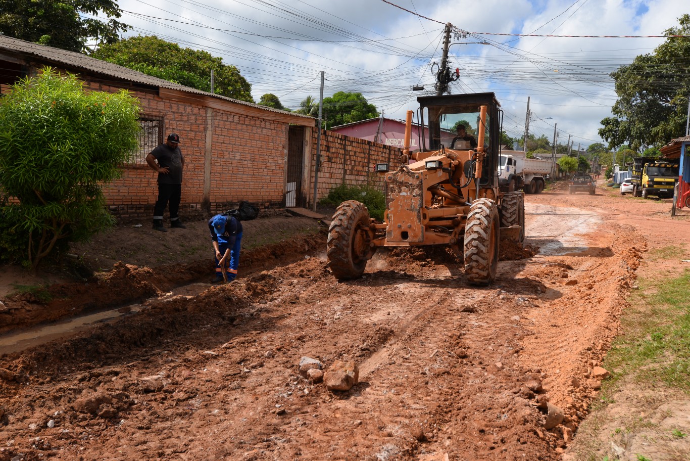 Puxirum avança com serviços de terraplenagem em 22 ruas nos bairros Novo Horizonte, Área Verde e Vitória Régia