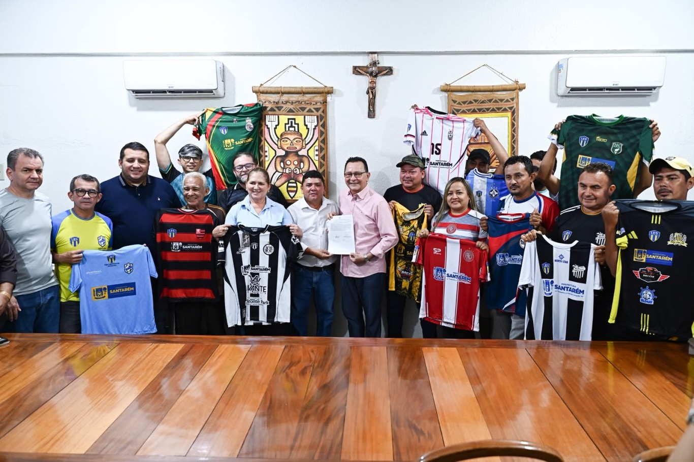 Imagem de Prefeitura e Liga Esportiva firmam parceria para realização do Campeonato Santareno de Futebol 2026