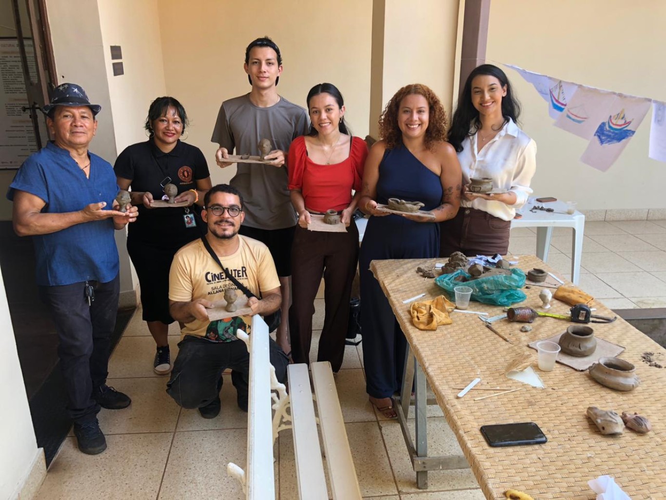 Imagem da notícia: Oficina de cerâmica aproxima estudantes dos saberes tradicionais e da arqueologia tapajônica