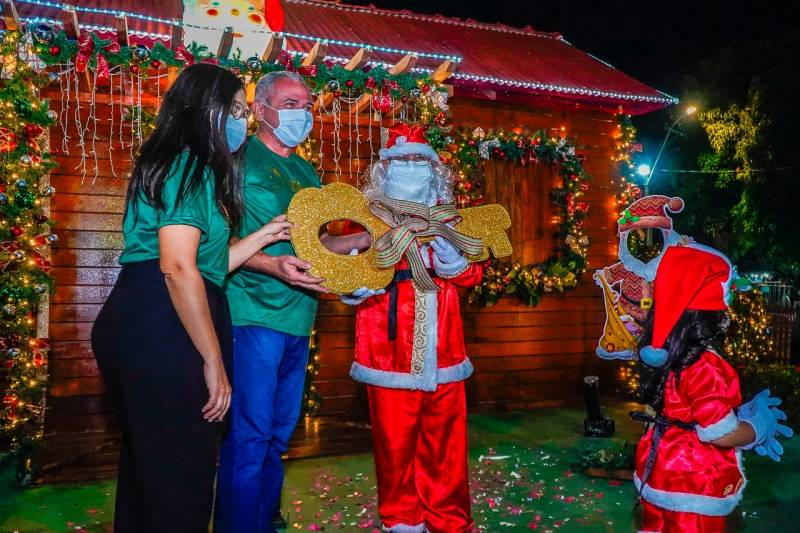 Encanto e magia marcam abertura da Casinha do Papai Noel