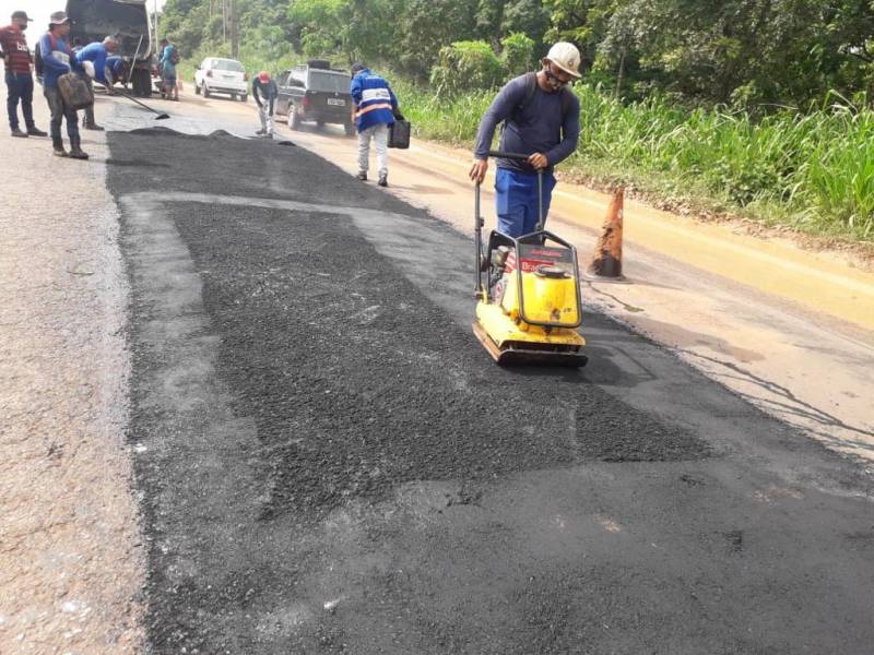 Novas vias recebem serviço de tapa buraco 