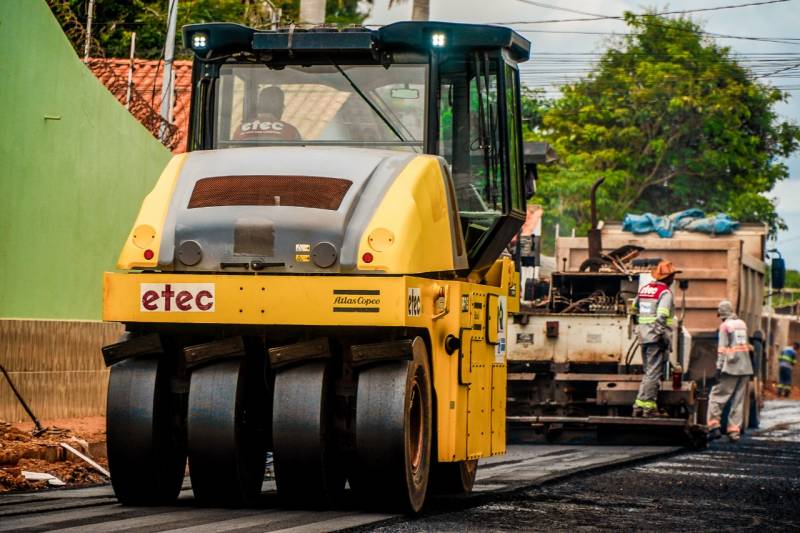 Mais duas ruas dos bairros Caranazal e Maracanã recebem asfalto