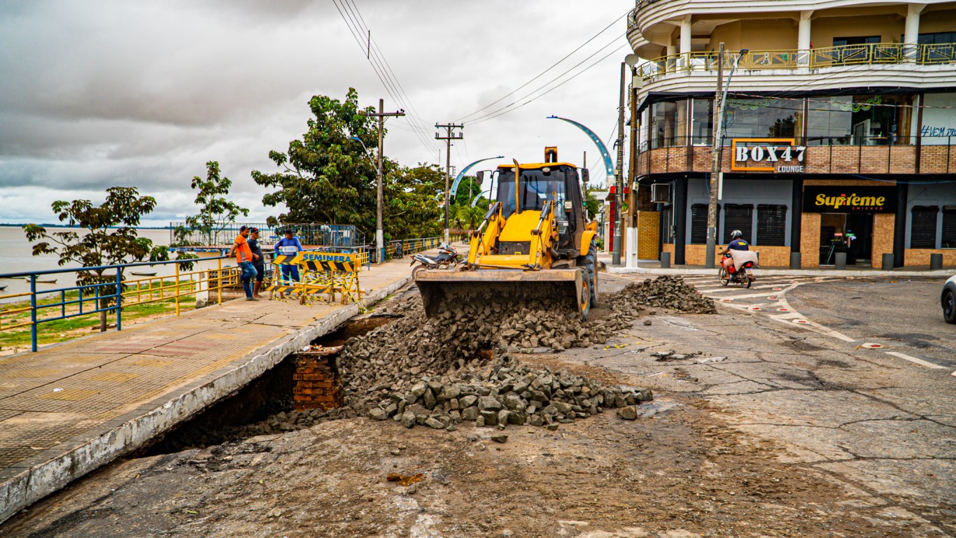 Prefeitura realiza recuperação do trecho da Avenida Adriano Pimentel atingido pelas fortes chuvas