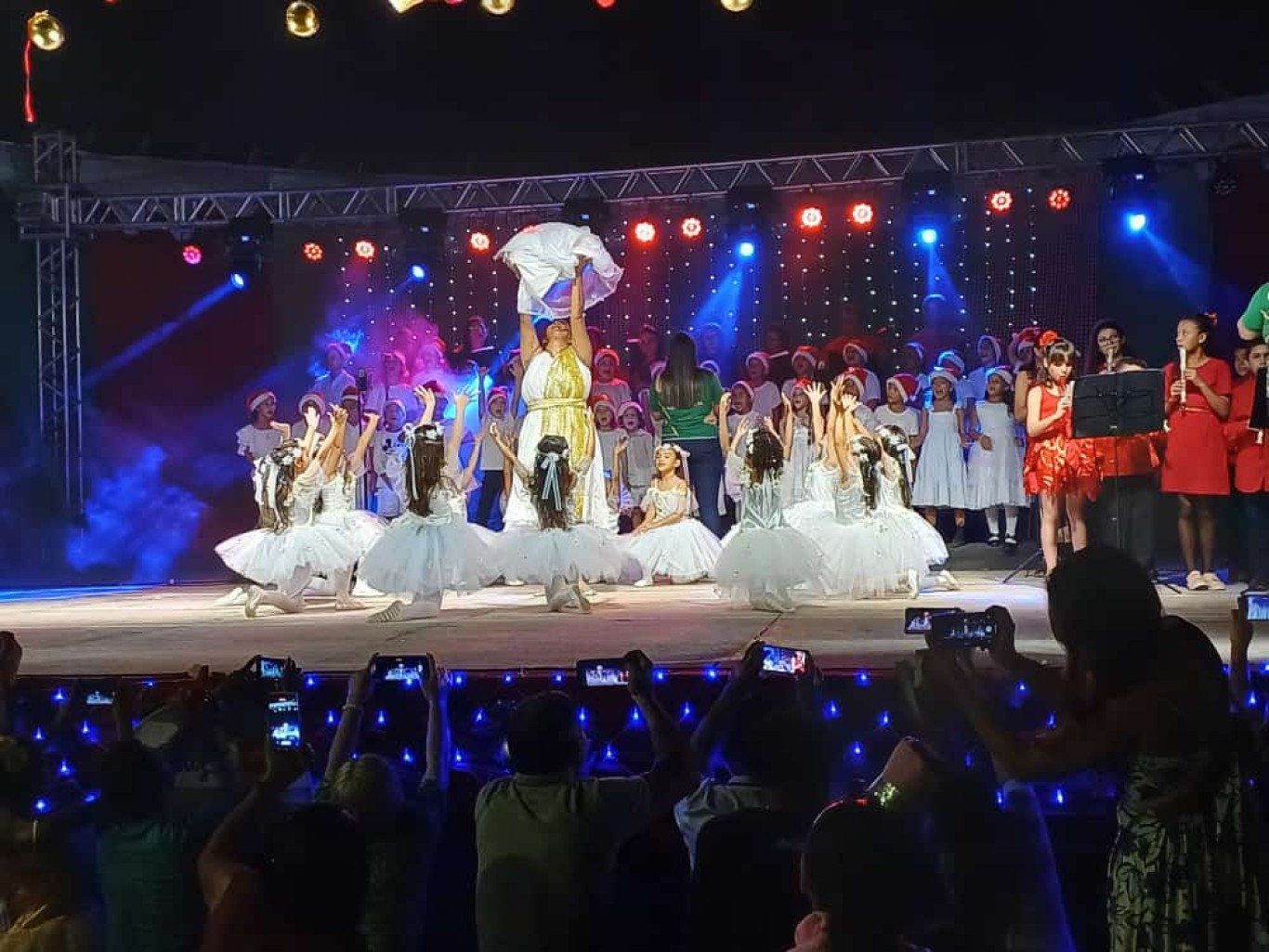 “O Natal é Cristo”: Cantata de Natal da escola de Artes Emir Bemerguy emociona público presente na Praça Barão de Santarém