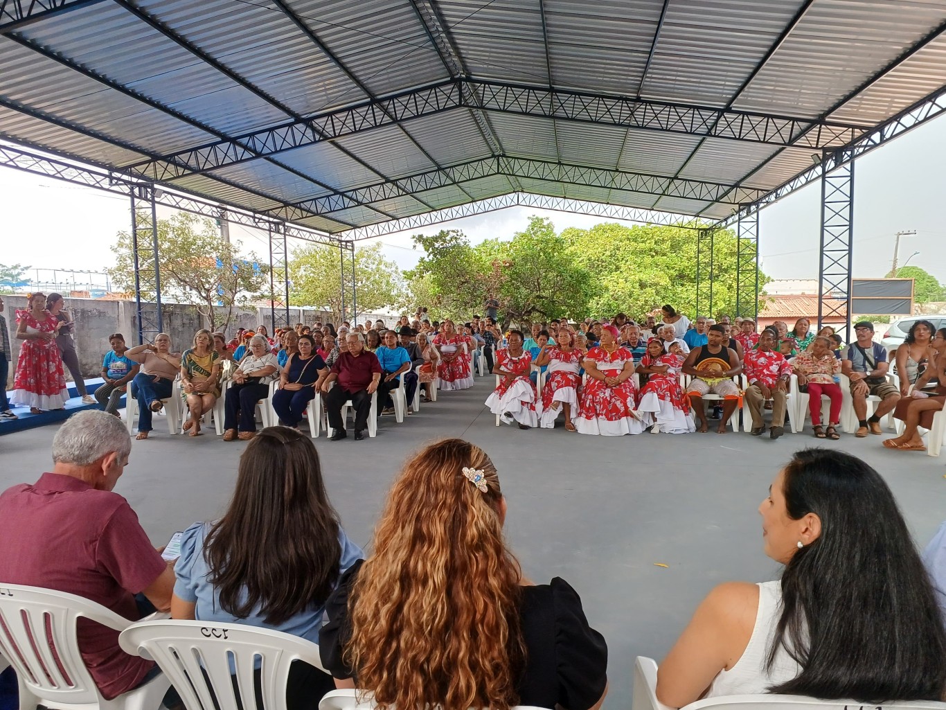 Prefeito inaugura quadra coberta do Centro de Convivência do Idoso