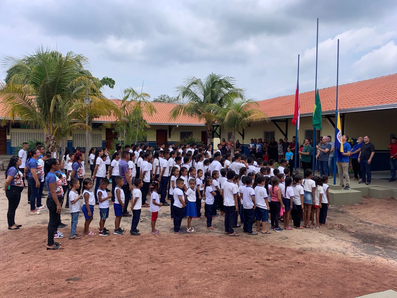 Reformada e ampliada, escola Santo Antônio, na comunidade Igarapé Açu, é entregue pela prefeitura