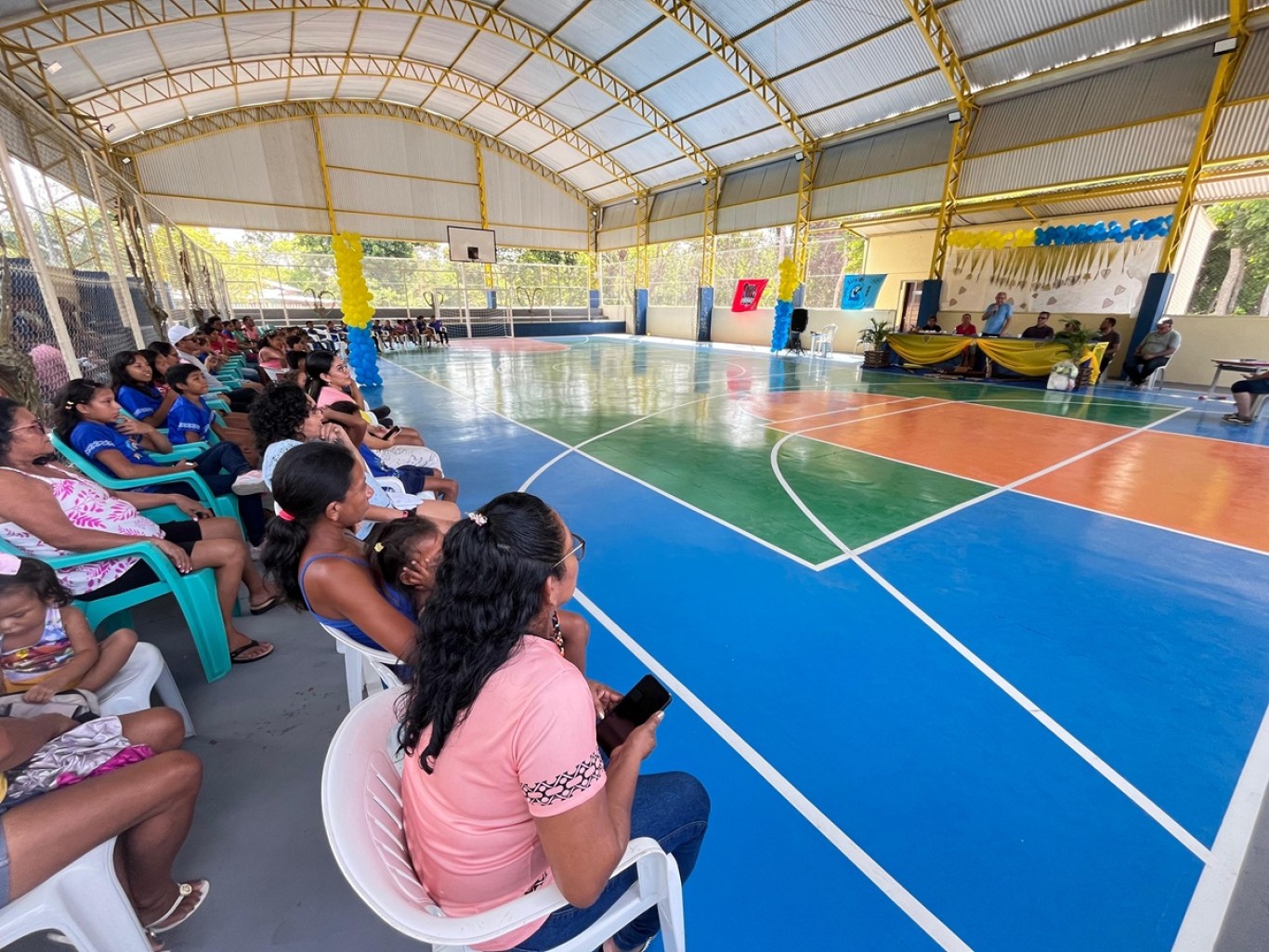 Prefeito Nélio inaugura quadra coberta da Escola Indígena Nossa Senhora das Graças, Aldeia Solimões, Rio Tapajós