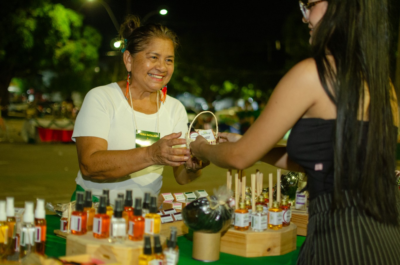 Imagem de Feira Natalina destaca artesãos e impulsiona a economia criativa na Praça Barão de Santarém