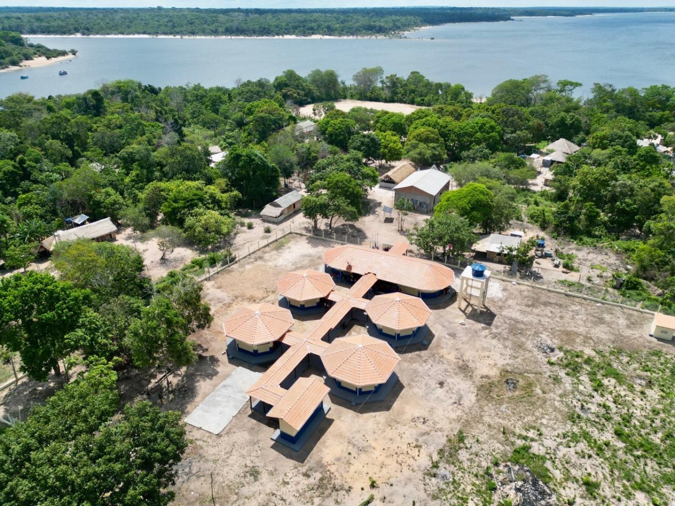 Escola Municipal Nossa Senhora da Saúde é entregue na aldeia Zaire, no Arapiuns