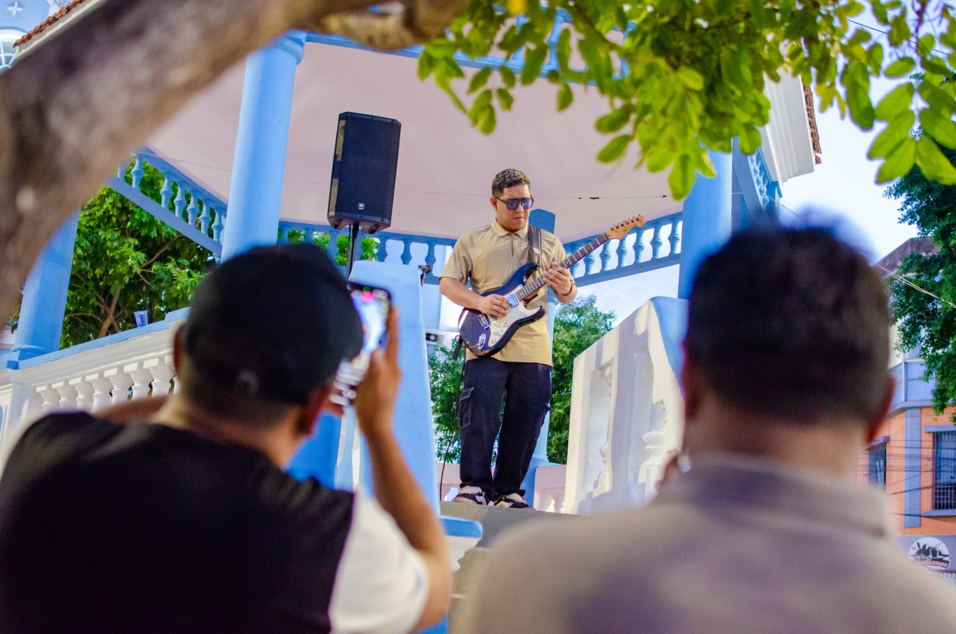 Pôr do Sol no Coreto resgata tradição e encanta santarenos na Praça da Matriz