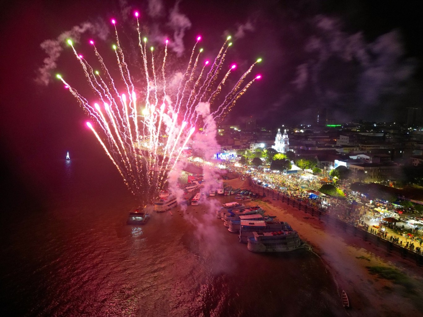 Círio Cultural se despede com noite de celebração, música e queima de fogos em Santarém