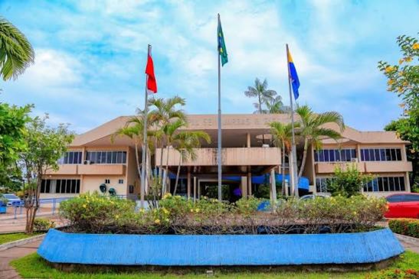 Prefeito Zé Maria Tapajós prorroga decreto que mantém gestores escolares no cargo até fevereiro de 2026