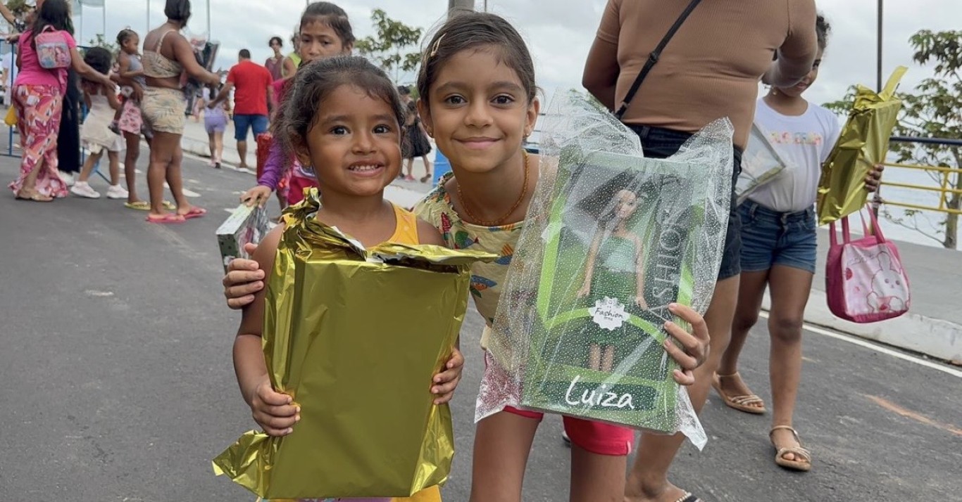 Imagem de Natal Iluminado leva alegria e esperança a milhares de crianças com entrega de brinquedos em Santarém