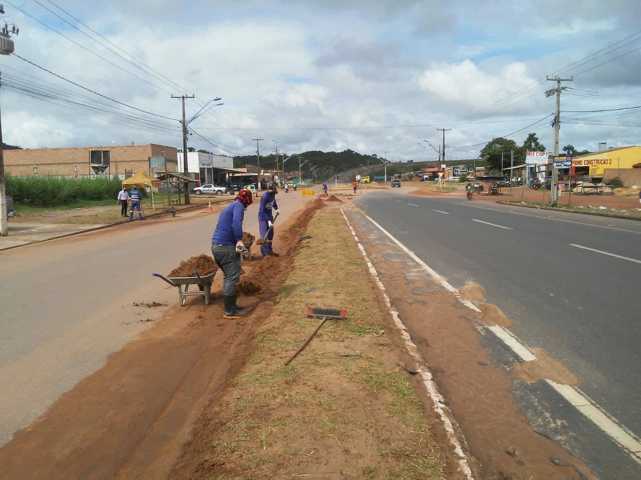 Serviços de limpeza pública alcançam vários pontos da cidade