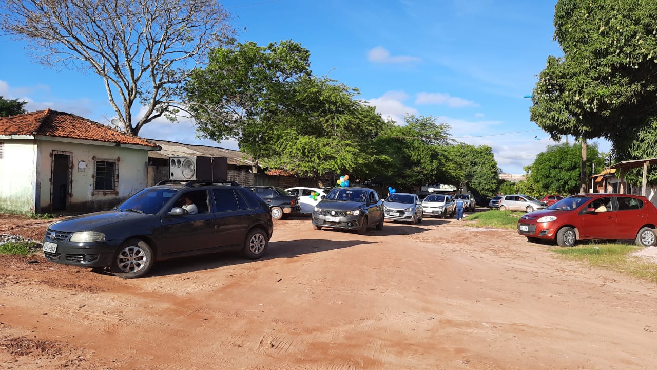 Escola Paulo Rodrigues realiza carreata para anunciar início do ano letivo 2021