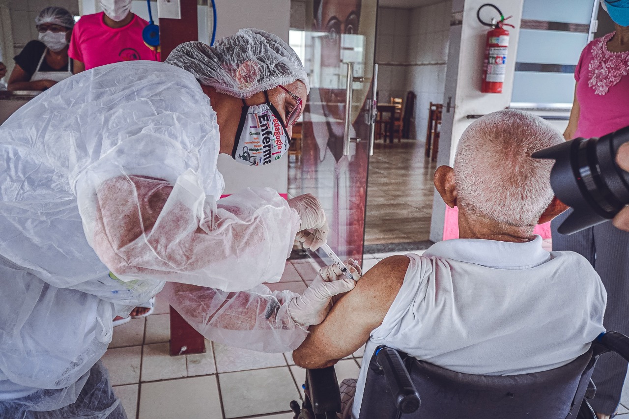 Concluída imunização de idosos do Lar São Vicente de Paulo com segunda dose da vacina contra a covid-19