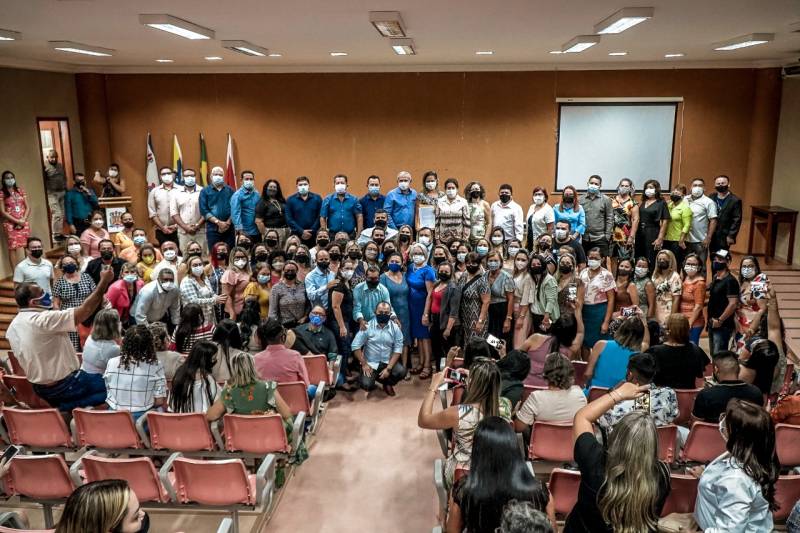 Empossados novos gestores da rede municipal de ensino 