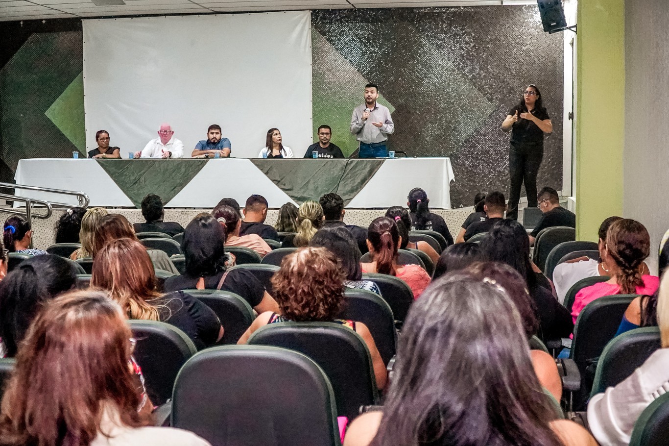 Prefeitura realiza 5ª edição do curso de formação em Libras e Braille para professores da rede municipal