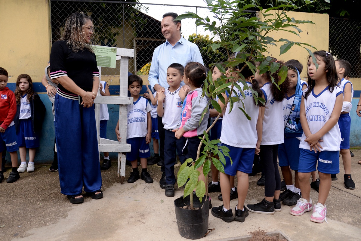 Escola Fluminense é a primeira instituição a participar da ação ambiental. Foto: Ronaldo Ferreira.