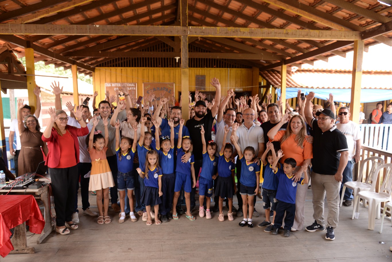 Imagem de Igarapé do Costa na Várzea recebe com festa microssistema de água movido a energia solar