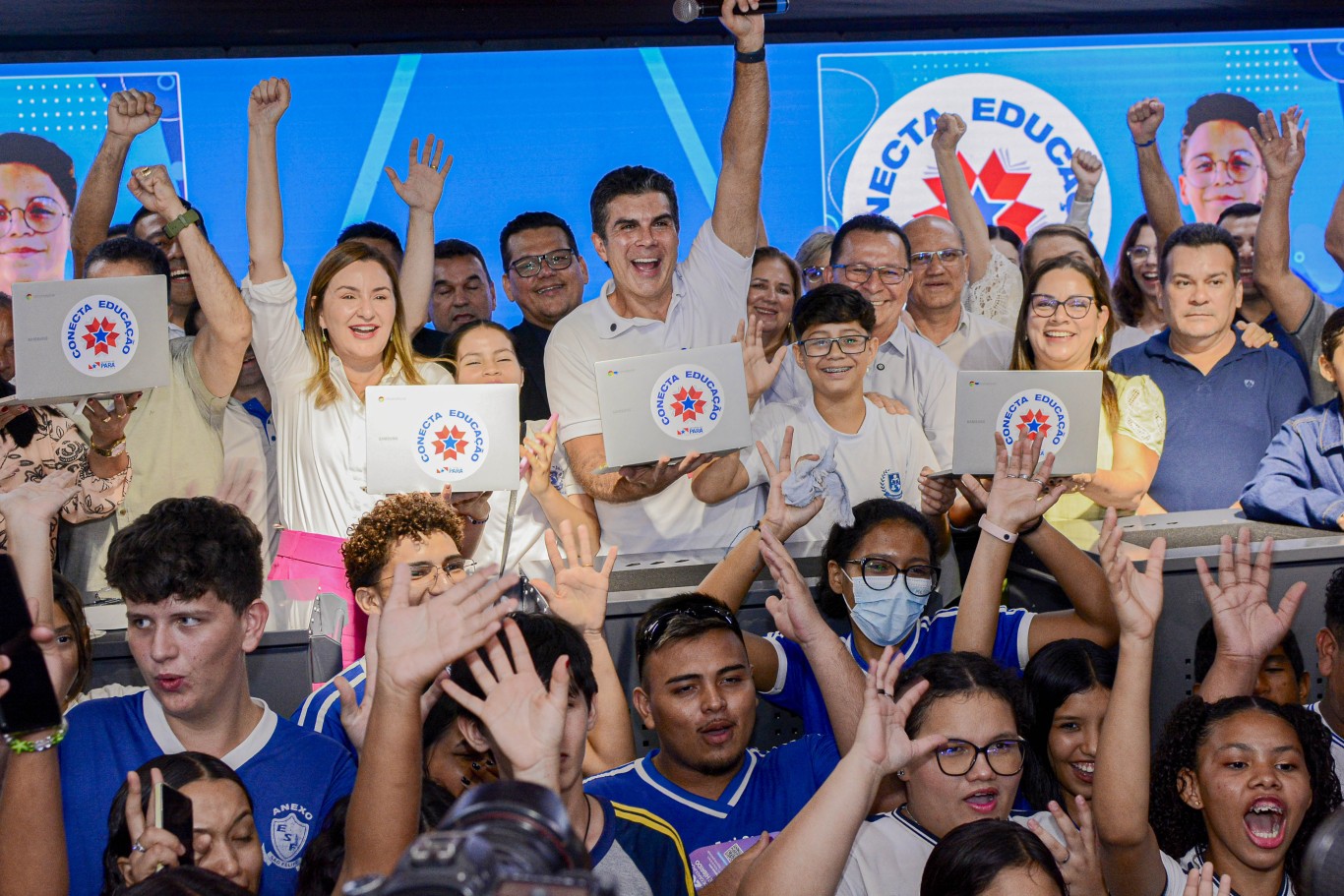 Santarém recebe 1500 notebooks destinados para Escola Estaduais