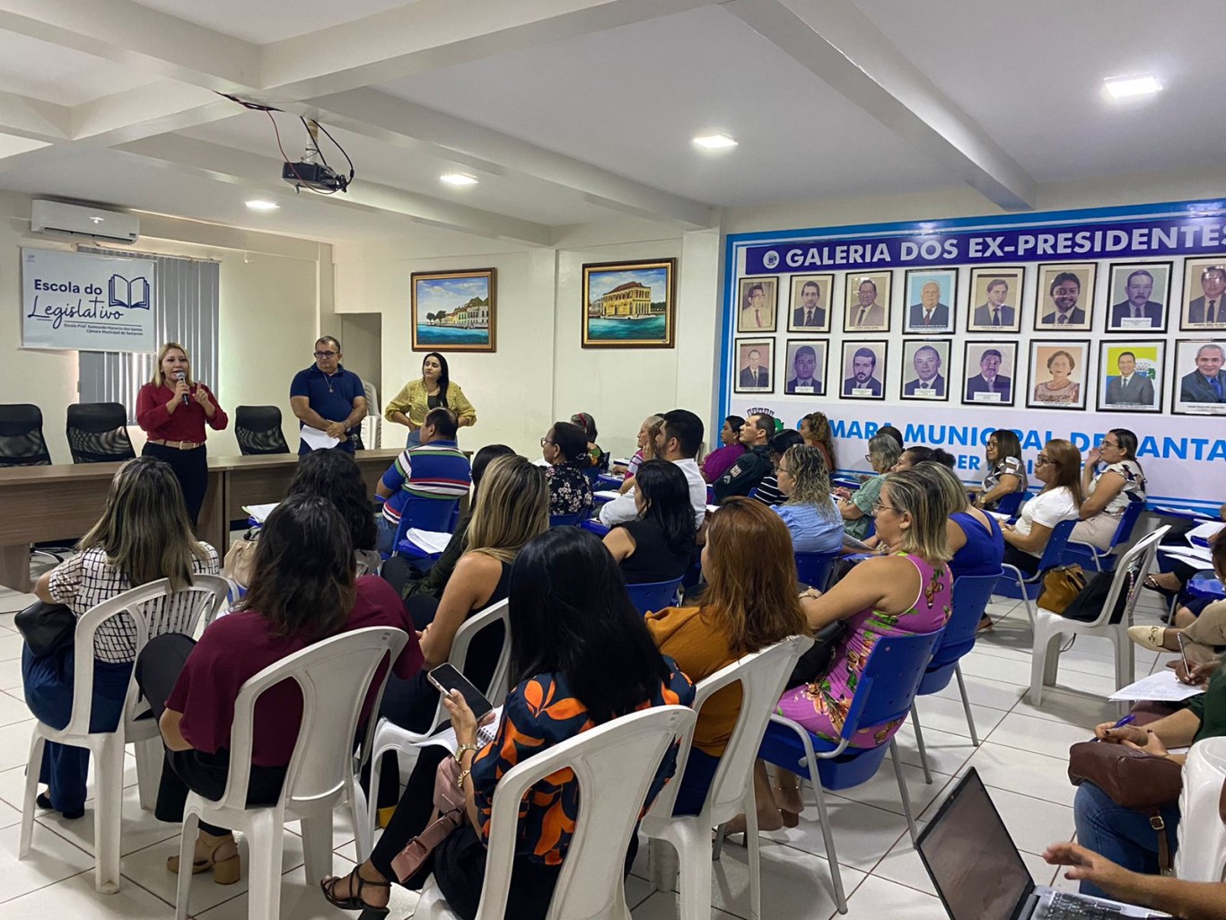 Semed realiza reunião para debater a Busca Ativa Escolar e a lei que restringe o uso de celulares dentro das escolas