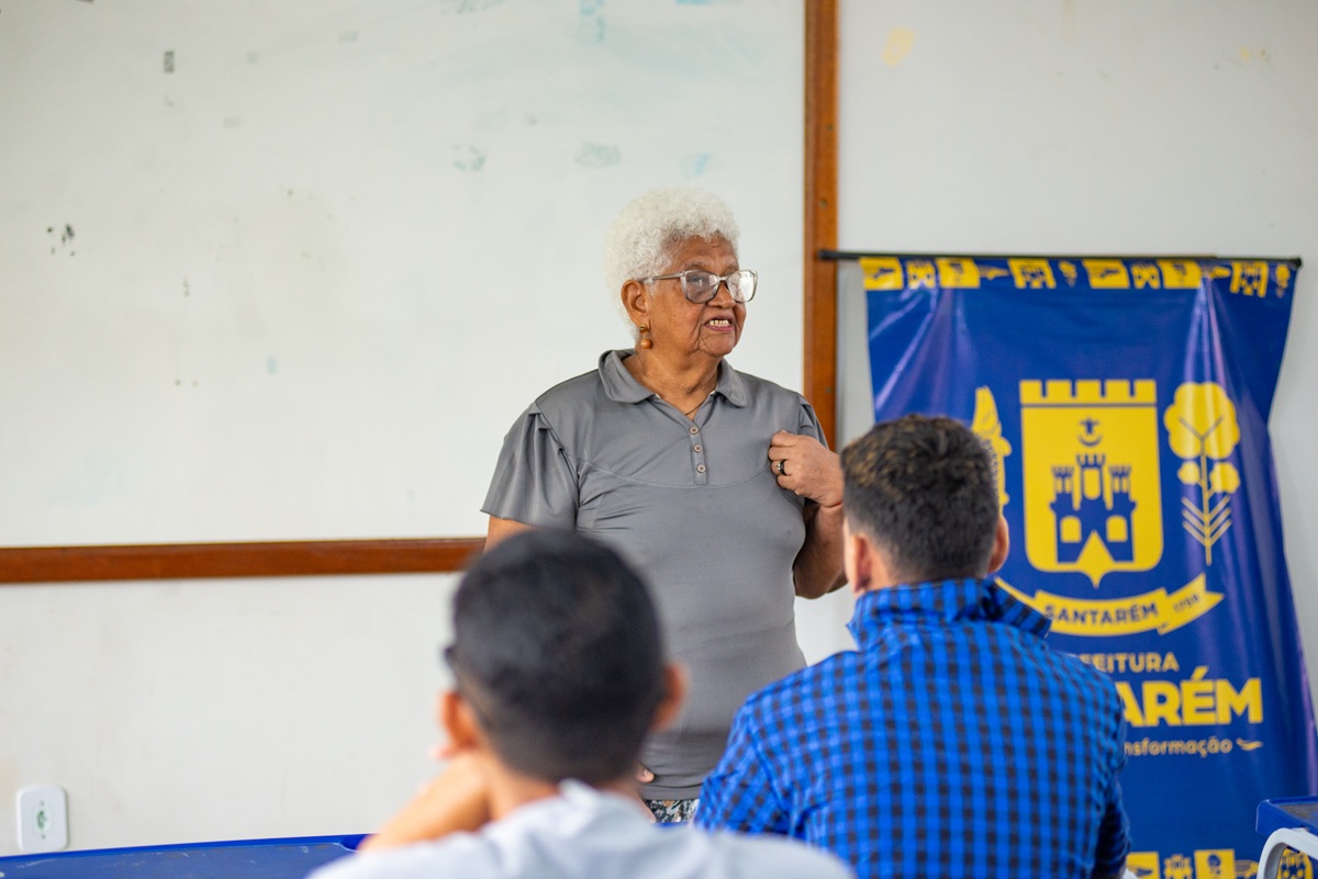 "&Eacute; emocionante ver o audit&oacute;rio lotado", ressaltou a presidente da Associa&ccedil;&atilde;o do Bairro Centro, Ant&ocirc;nia Padilha.