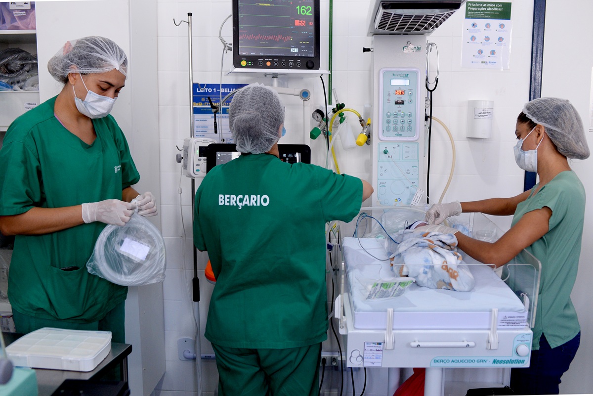 Rec&eacute;m-nacidos s&atilde;o acompanhados de forma rigorosa e com suporte especializado.