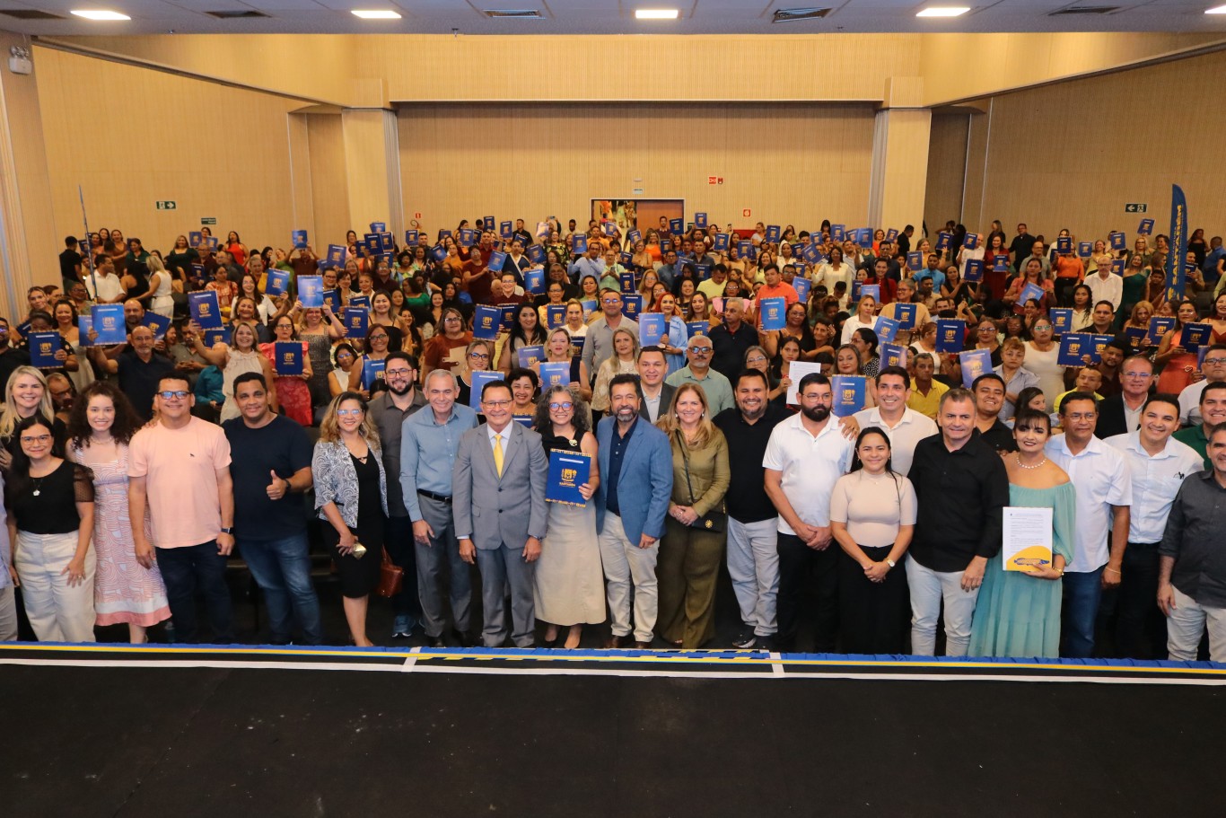 Gestores e vice-gestores escolares municipais são empossados em Santarém 