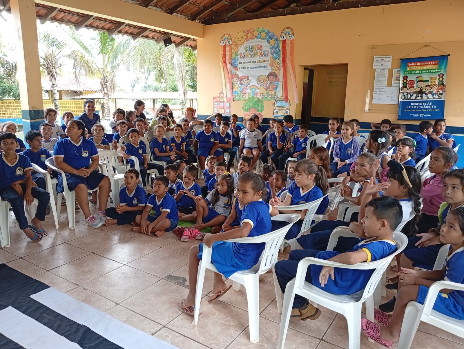 Ao longo da programa&ccedil;&atilde;o, alunos e professores participaram de atividades educativas.