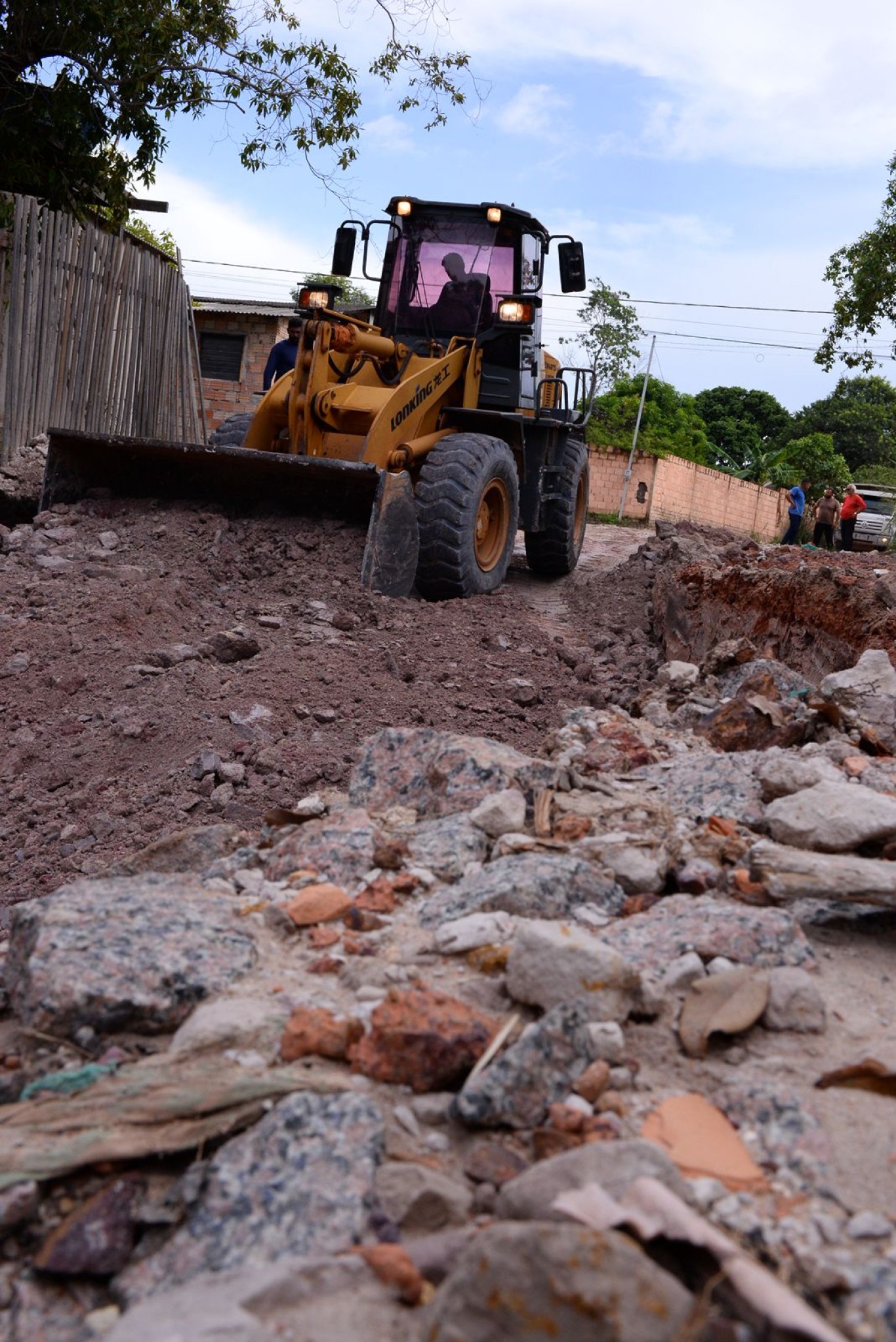 Imagem de Juá recebe melhorias na infraestrutura viária; Serviços de terraplenagem executados pela Seminfra contemplam quatro vias e somam mais de 2km de extensão